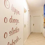 Placa Apartment