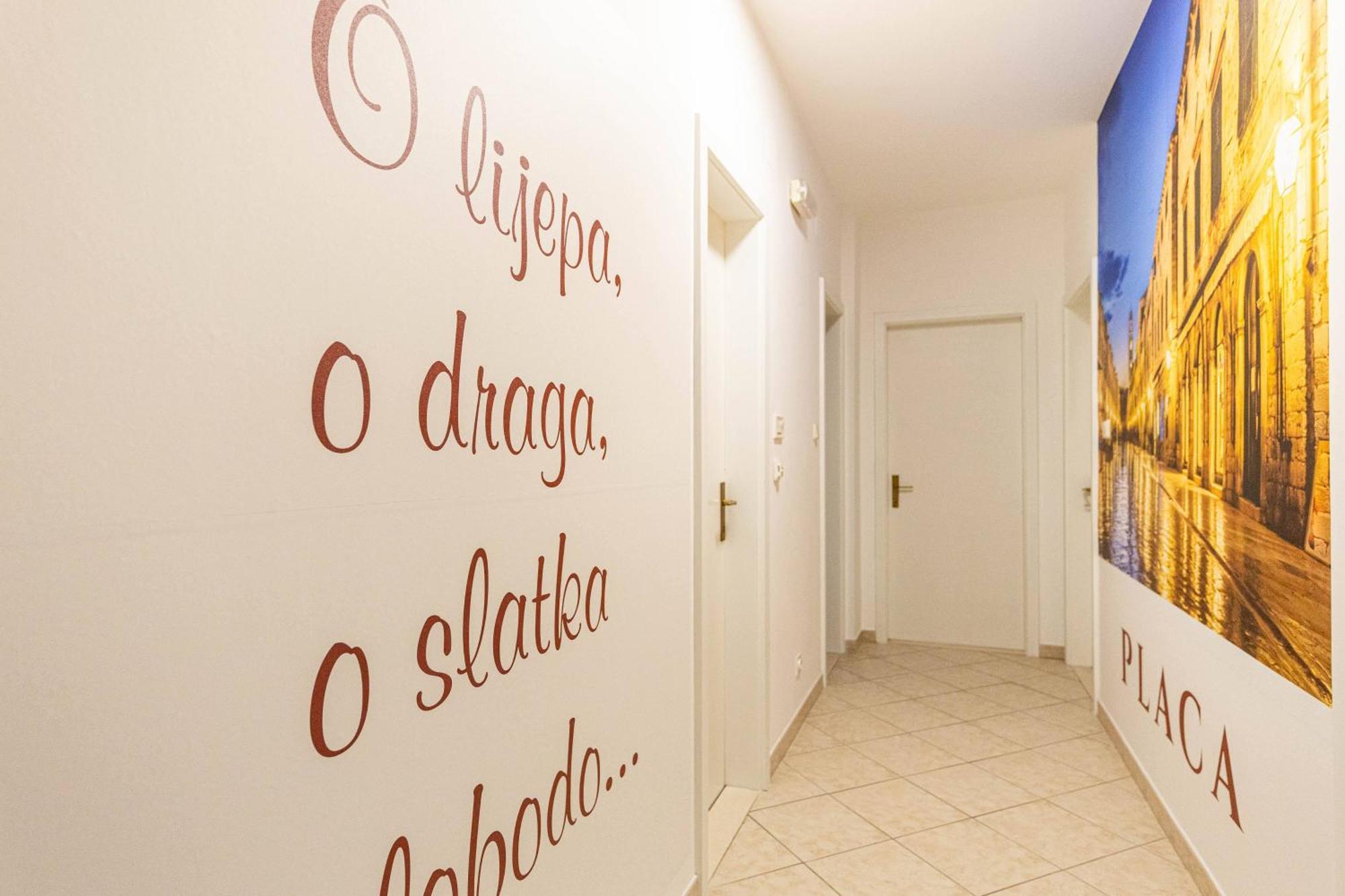 Placa Auberge de jeunesse