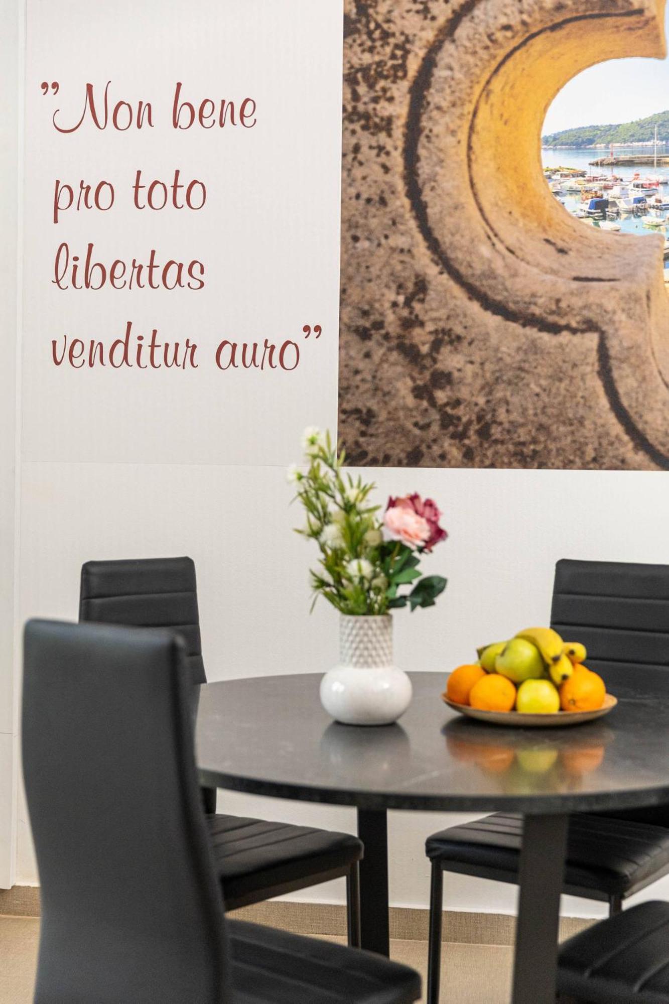 Hostel Placa